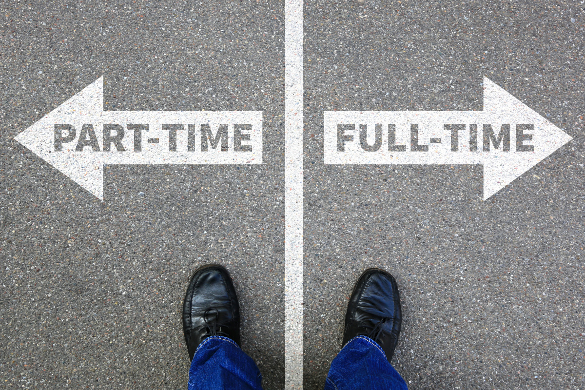 兼职保险经纪人靠谱吗,兼职做保险是合法的吗