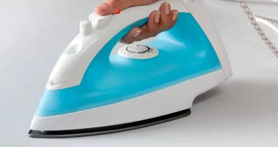 用便携式熨烫机怎么熨烫衣服,熨衣服的小熨烫机使用方法