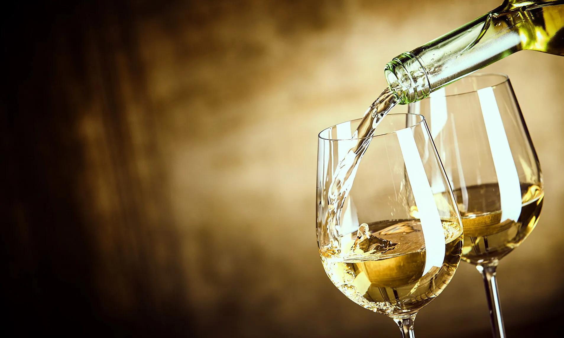 喝红酒能抗新冠吗,喝茶水能抵御新冠病毒吗