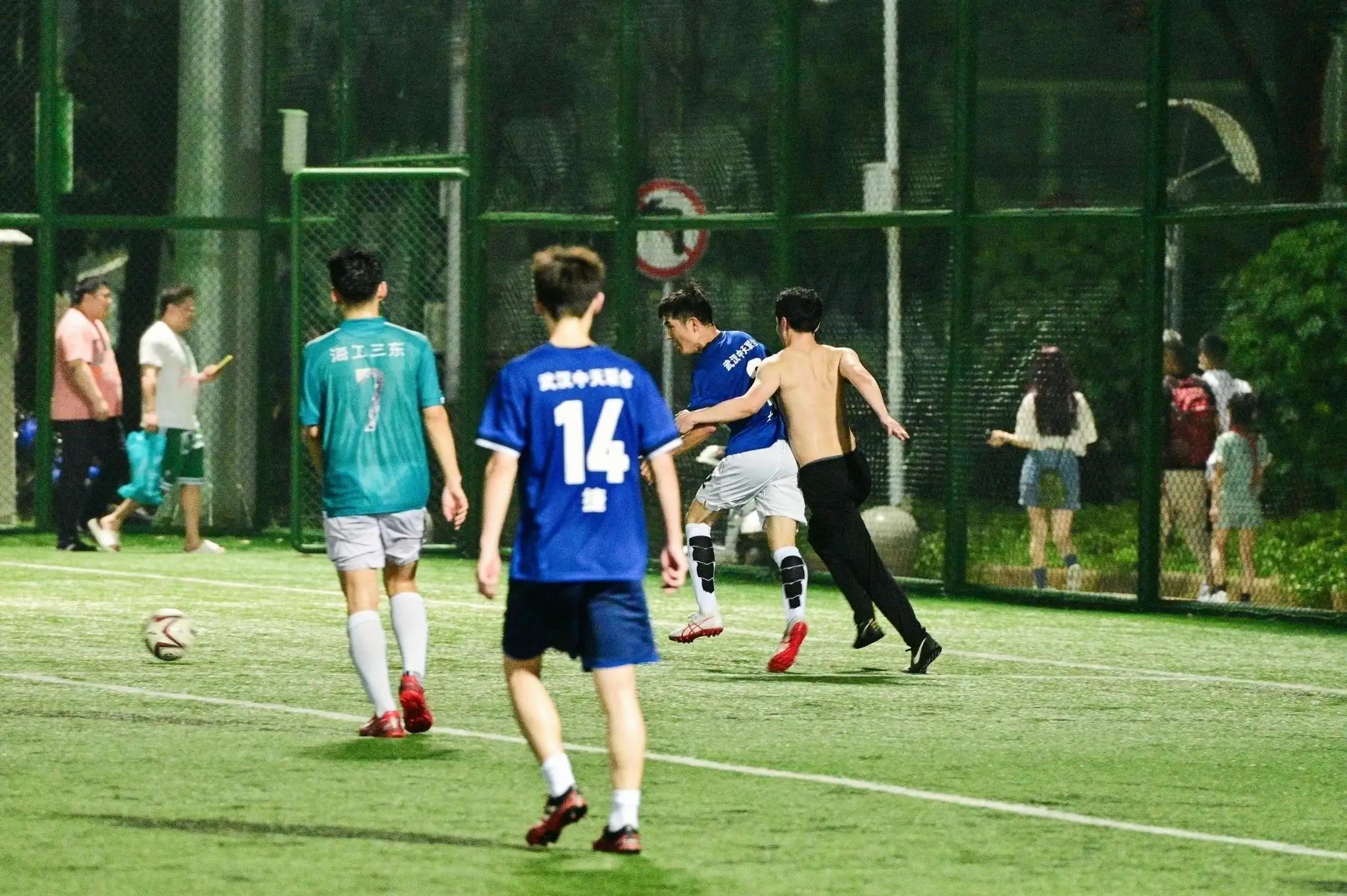 武汉塔子湖业余足球联赛前两轮之我见（一名参赛队长眼中的联赛）