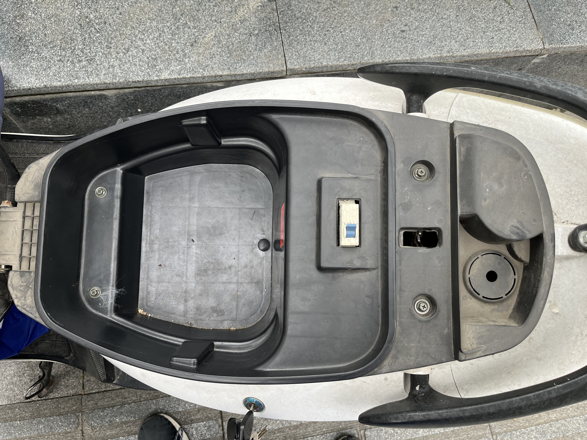 电动车电池铅酸石墨烯锂电哪种好,48v20a铅酸和23a石墨烯铅酸哪个好