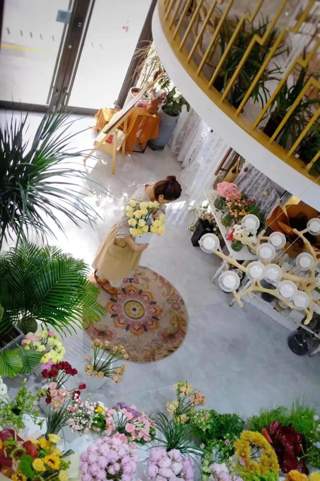 她是3个孩子的妈妈英语翻译,她是三个孩子的妈妈