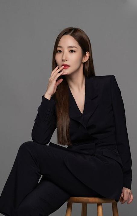 不同领型搭配衣服,如何看懂服装颜色搭配图