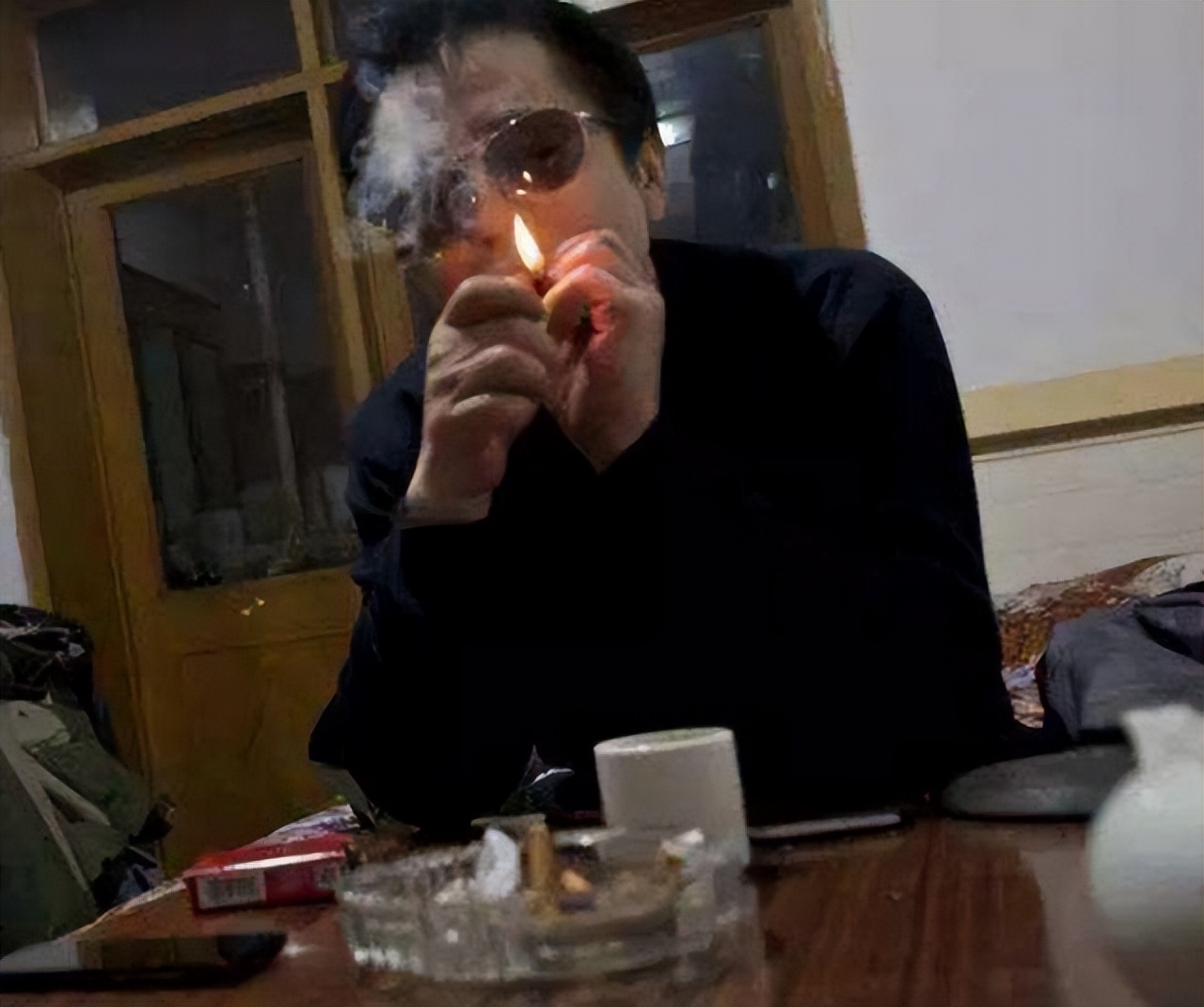 *底卧**刑警被迫吸毒沦为阶下囚，是否该得到补偿？*底卧**真需要染毒吗