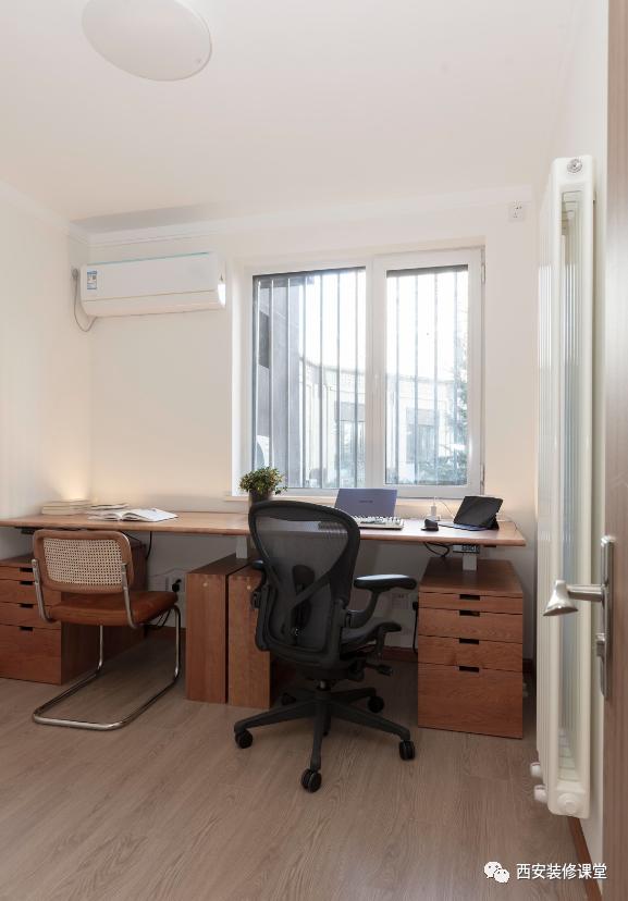 三室二厅简约大白墙原木,135平米大白墙原木风