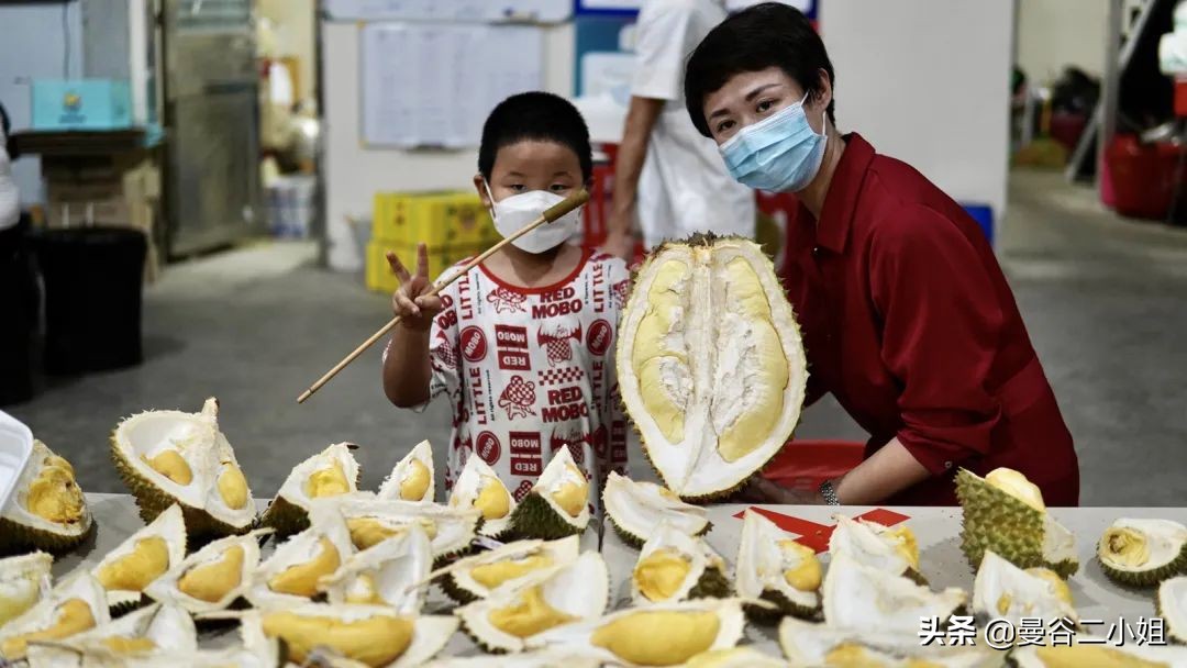 真的榴莲自由了！在泰国榴莲工厂干饭，幸福的泪水从嘴角流下来