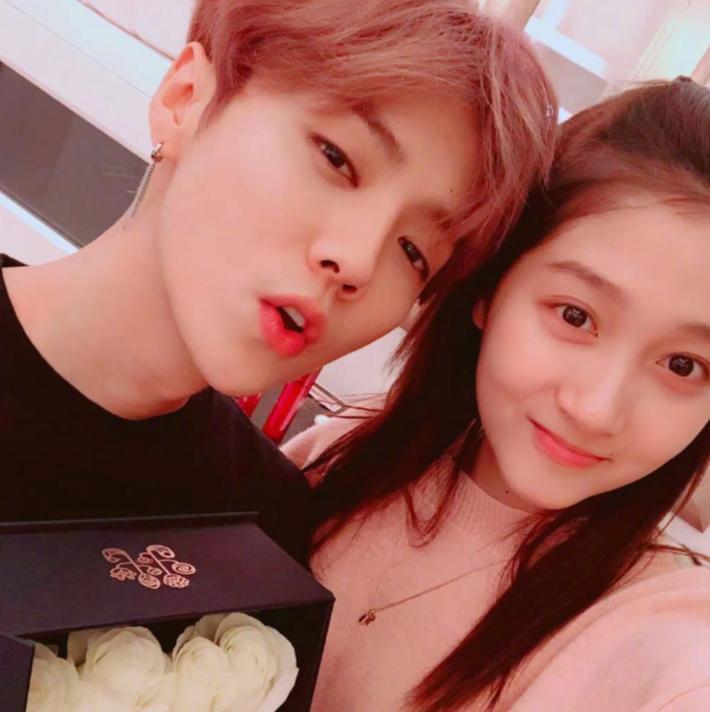 鹿晗关晓彤自交往以来备受争议,鹿晗关晓彤公开恋情前的回顾