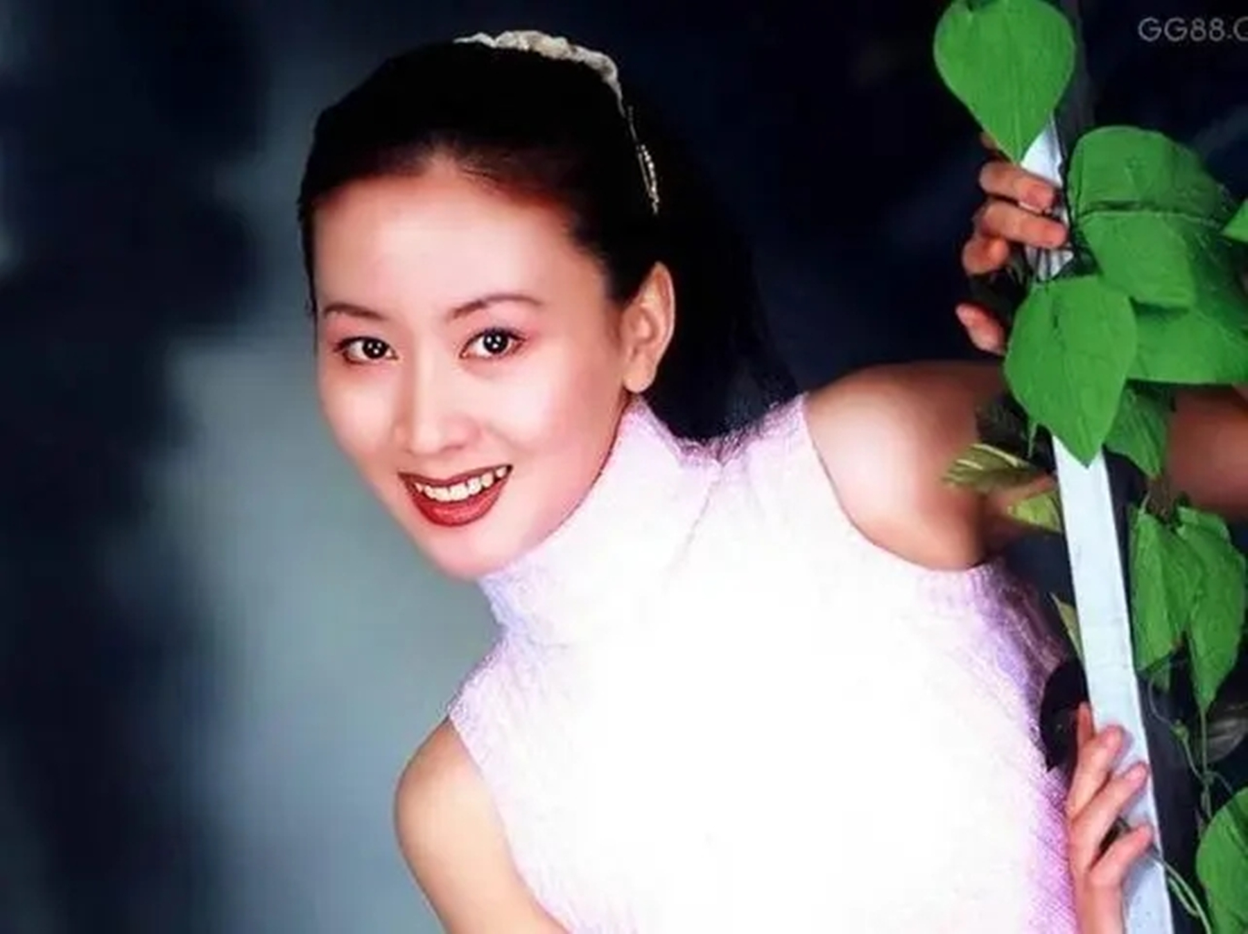 汤加丽：因“人体模特”和丈夫离婚，被父母嫌弃，如今46岁仍单身