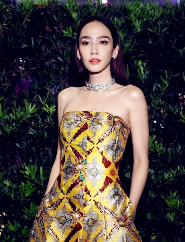 泰国完颜“拽姐”Aump：把日子过成诗歌，把穿搭变成艺术