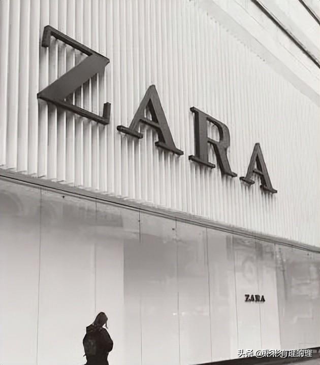 狂揽50亿！月薪2万不配穿UR？网友：穷人买不起，中产看不上