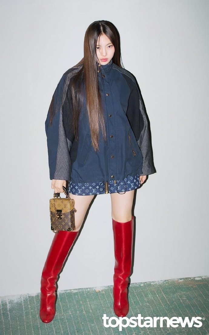 闊╁浗濂冲洟鐖辫眴绌胯。,闊╁浗濂冲洟鐖辫眴绾㈡绀兼湇