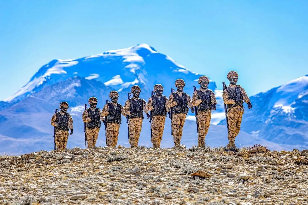 向日夜坚守边关的人民子弟兵致敬,春节向坚守岗位的人民子弟兵致敬