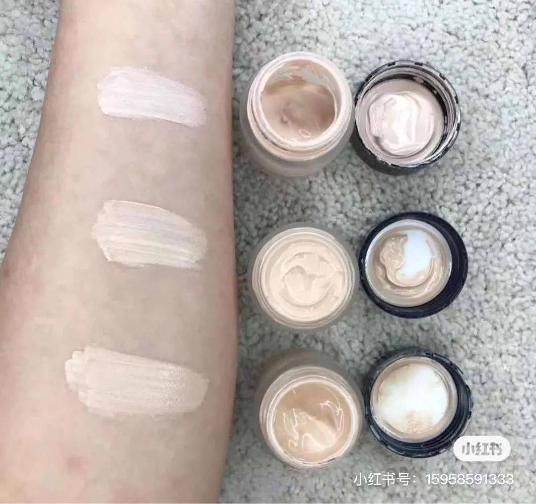 不同肤质的持妆粉底上妆手法,如何选择适合自己肌肤的粉底