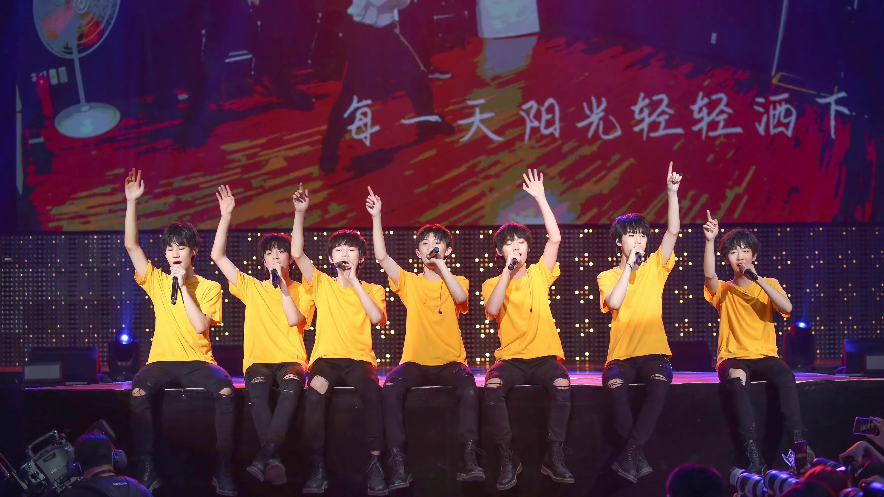 郭敬明和时代少年团合照,时代少年团全员可爱照片合照