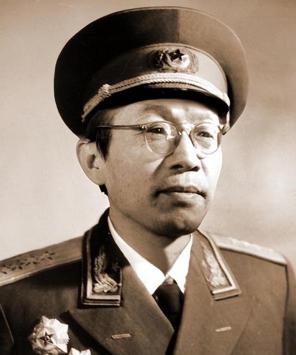 *德朱**怒批黄克诚：你这个政委不合格，黄克诚：老总讲清楚，哪不行