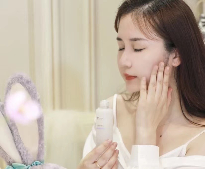 不管你在用多大牌的护肤品,无论你用什么牌子的面膜都好