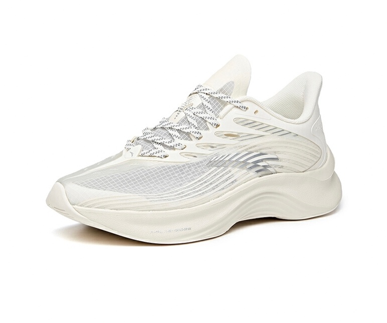 谷爱凌同款跑鞋太帅了，镂空跑鞋科技感强，安踏设计赶超李宁？