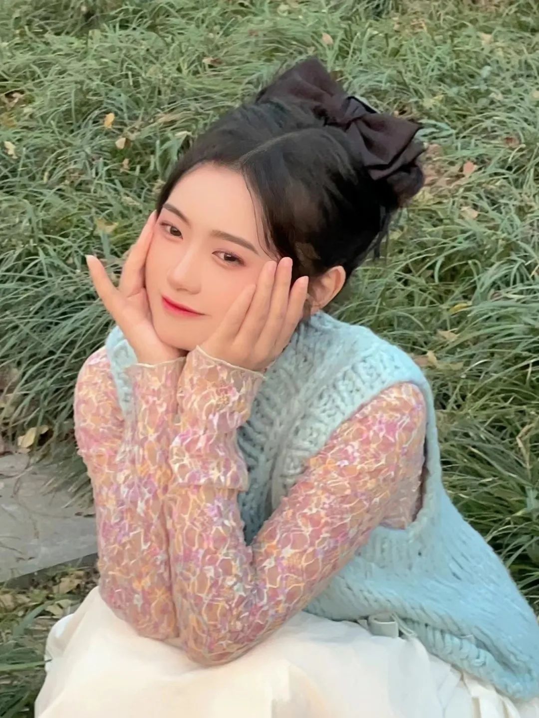 今年别再披头散发了三款减龄发型,秋冬季更适合有氛围感的发型