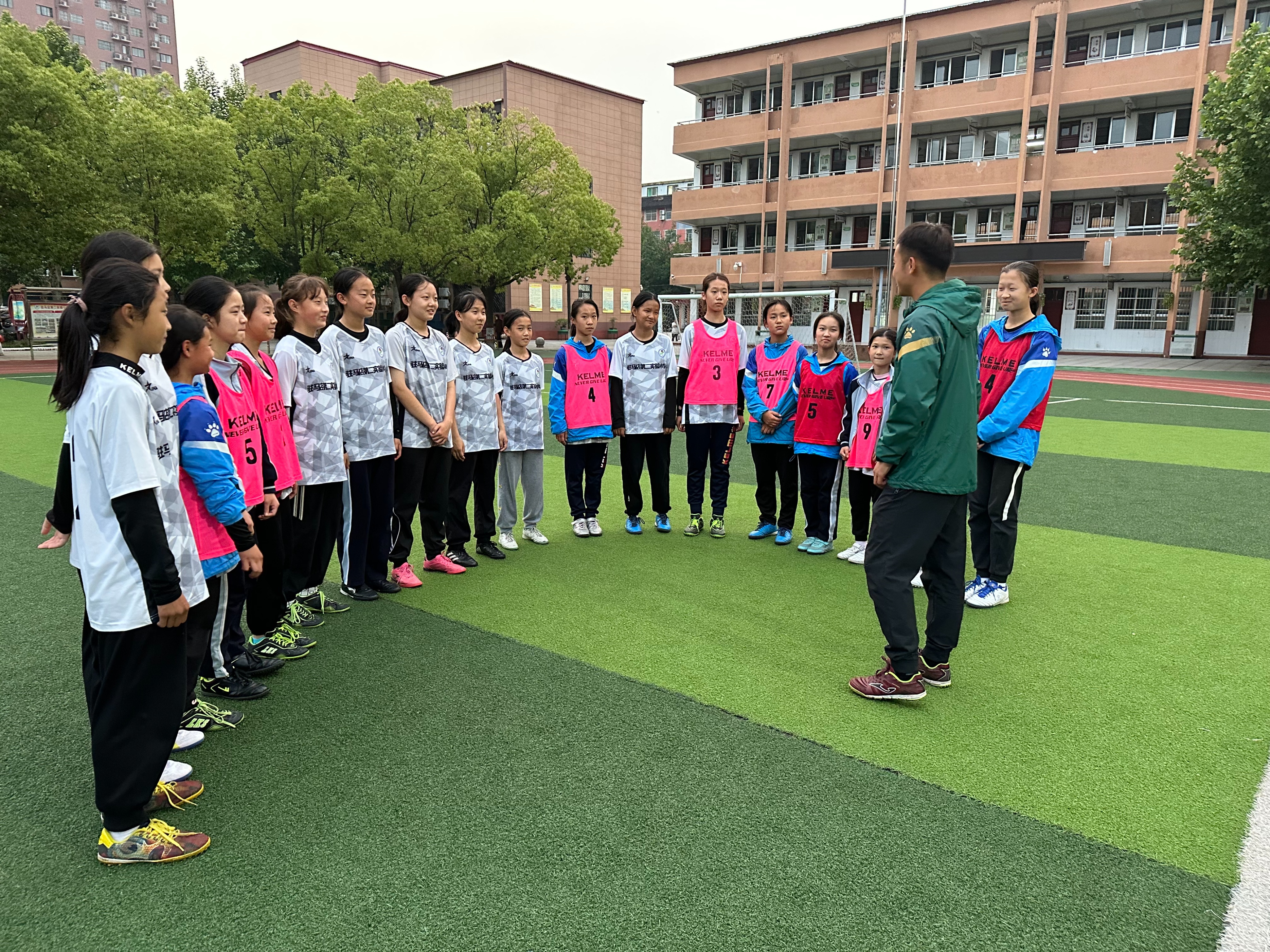 驻马店市长杯校园足球比赛简讯,驻马店小学2021年女子足球赛排名