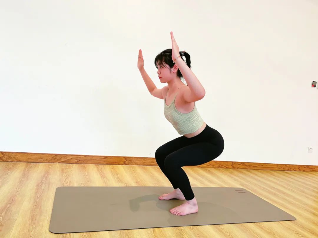 练完瑜伽膝盖窝疼怎么回事,练完瑜伽腰疼膝盖疼正常吗