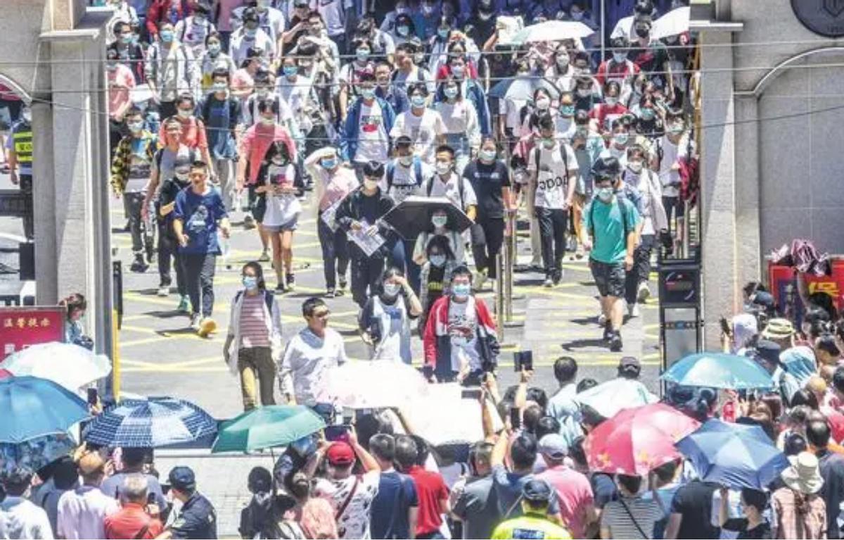 江苏救助女孩,女工救助男孩不求回报