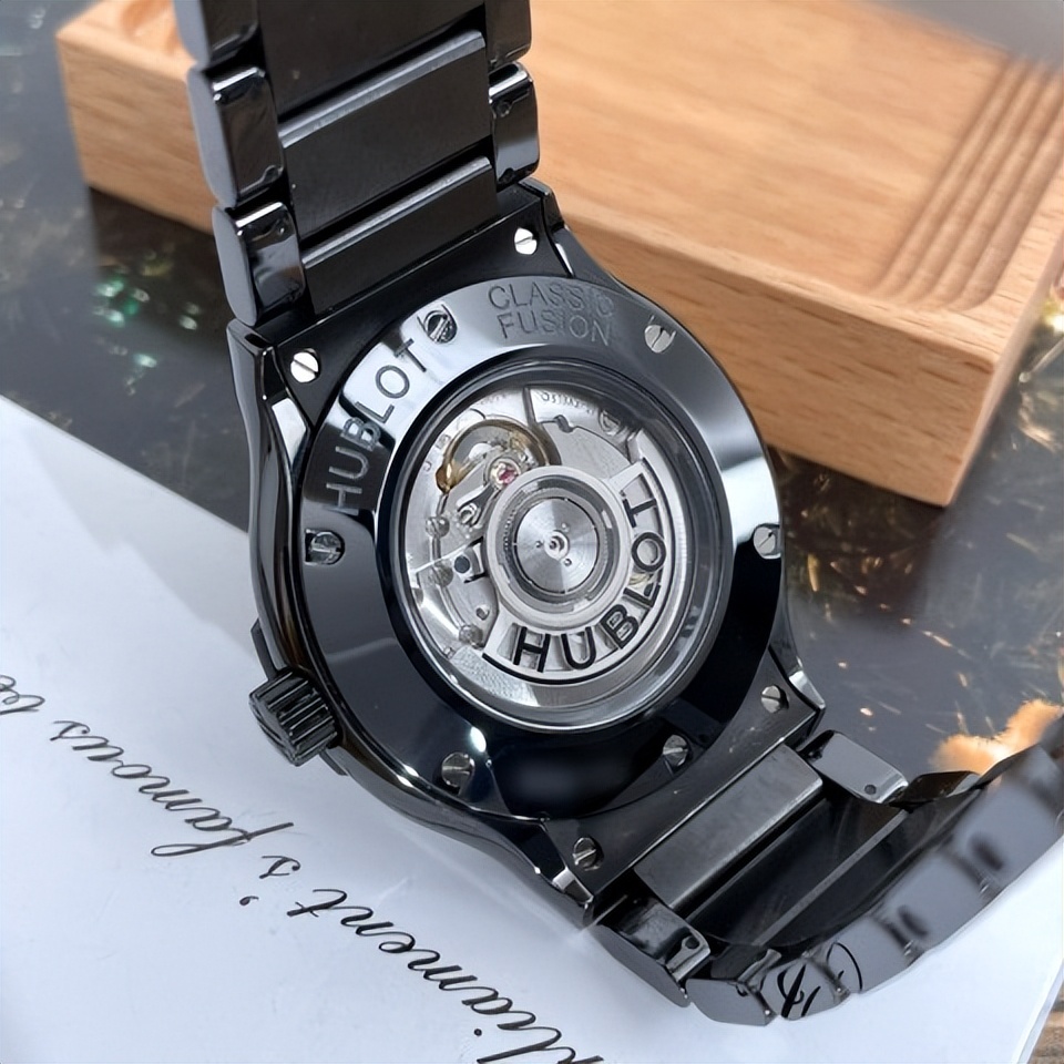 宇舶手表表带怎么扣,手表表带怎么取下来一段