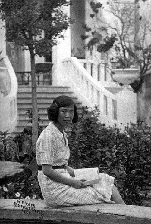 1984年*子珍贺**逝世，北京多家报纸刊载消息，邓公亲笔批示葬仪规格