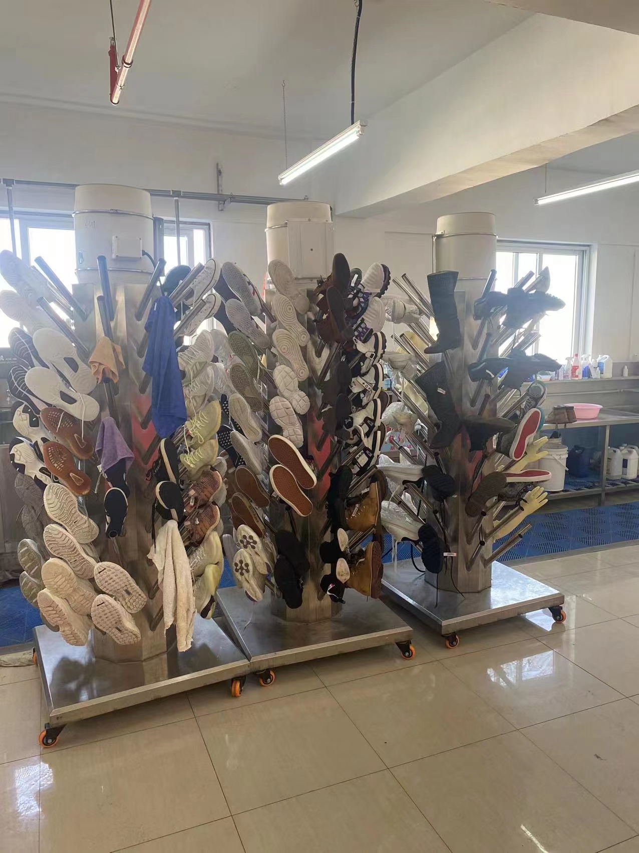 开一家专业洗鞋店的真实经历,开一家洗鞋店一年能挣多少钱