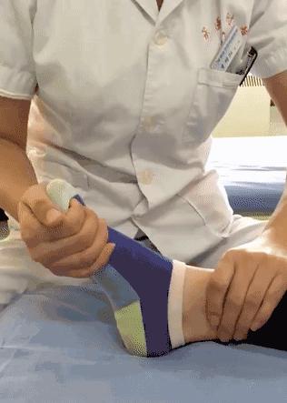 足内翻容易崴脚,足内翻多走路锻炼能减轻吗