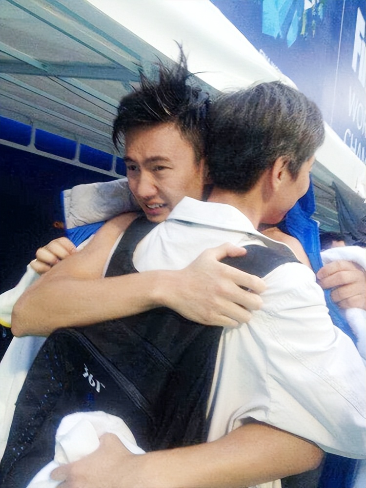 惊艳泳坛宁泽涛26岁退役现状,宁泽涛从泳坛退役后转战高尔夫