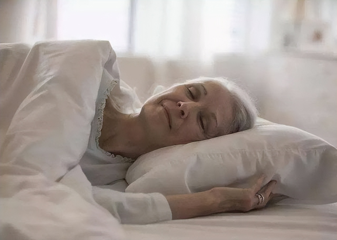 老年人睡几个小时最健康,中老年人要睡多少个钟才可以