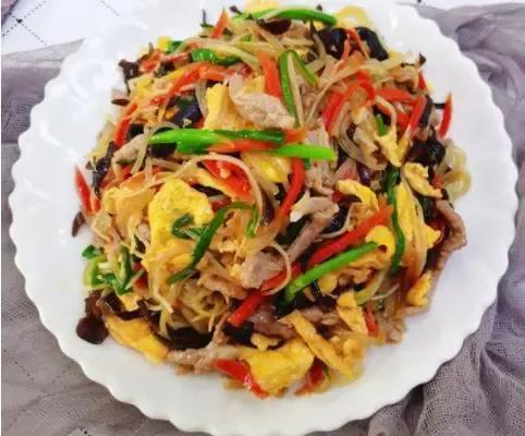 吃饭吃到头发如何维权,吃饭吃出头发的最好处理方法