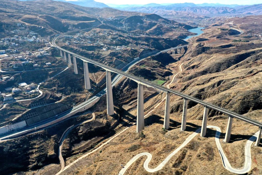 中国跨海跨江跨河桥梁世界第一,中国建的高难度桥梁