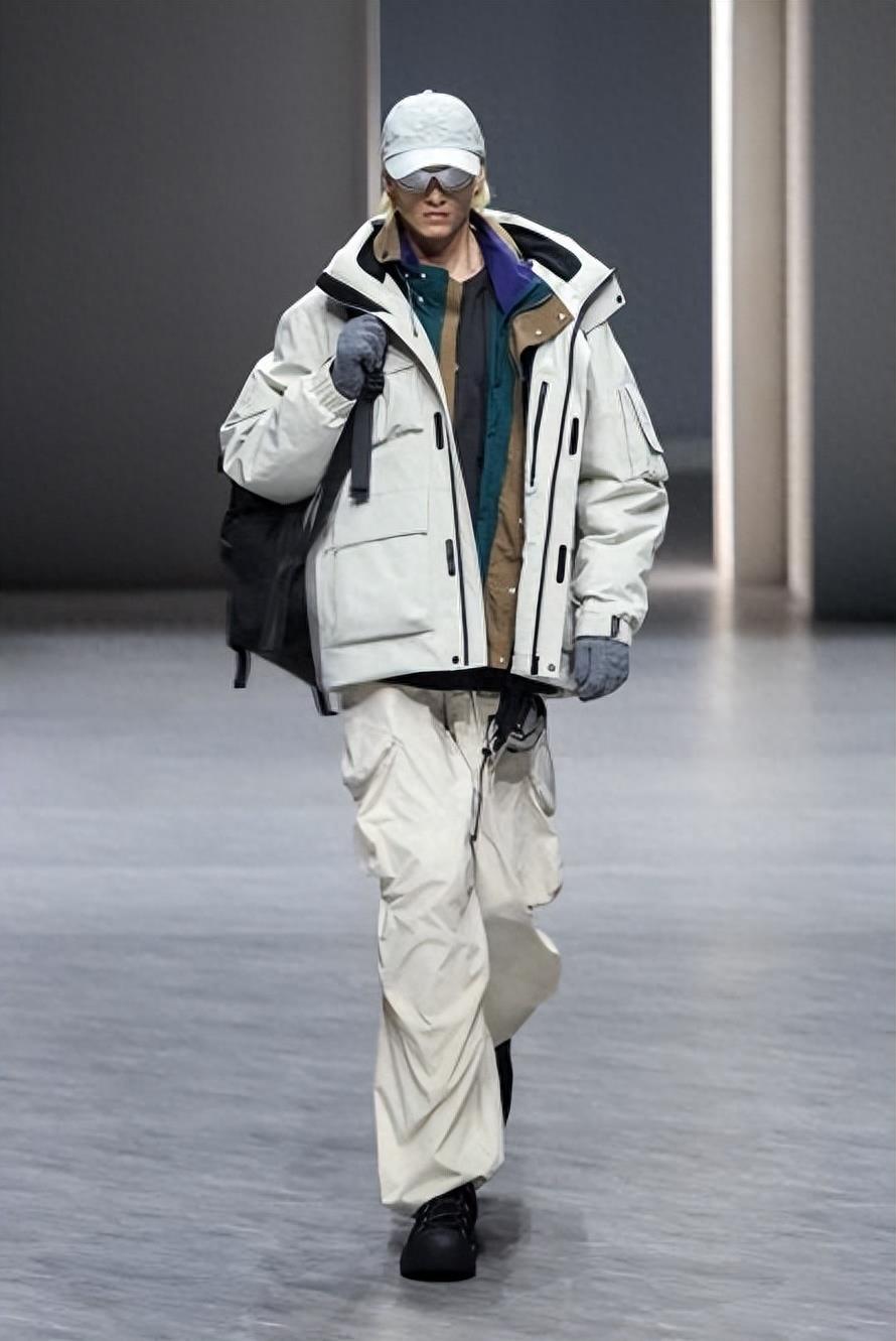 太平鸟绒入新境冬季大秀,太平鸟德绒保暖内衣儿童