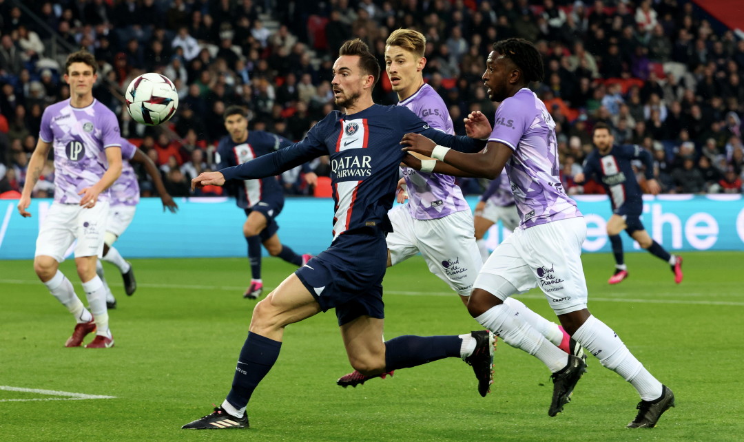 阿什拉夫为梅西出头染红,梅西阿什拉夫图卢兹