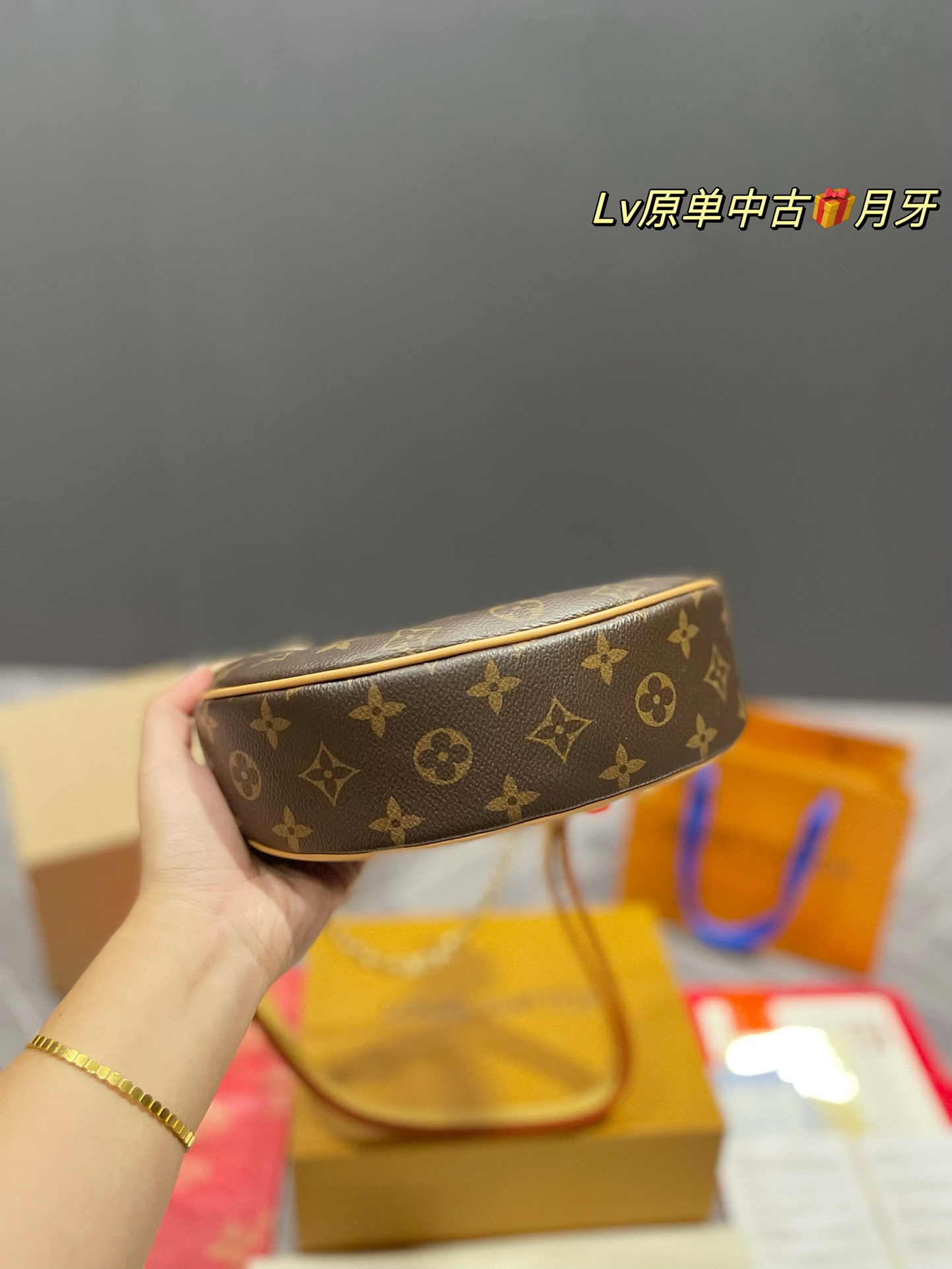 lv中古豌豆包肩带背不住,lv月牙包豌豆包