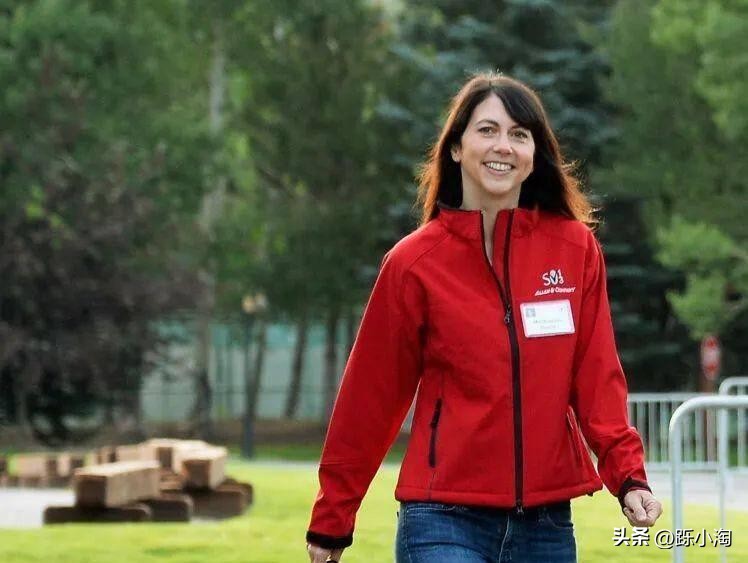 中国女首富杨惠妍首次亮相,女首富杨惠妍有几个孩子