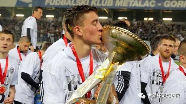 杜尚弗拉霍维奇实况足球2022,再次站起来的电影片段