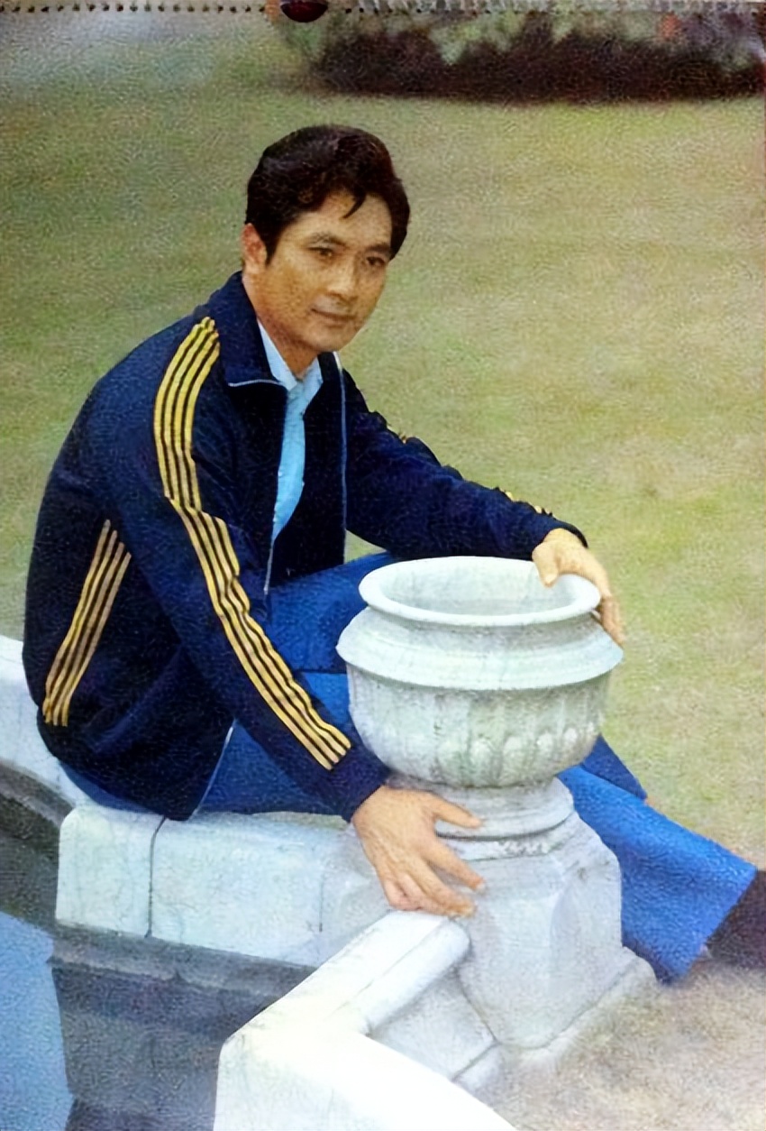 老戏骨梁波罗：妻子陪他闯过生死劫难，他白发苍苍给百岁岳母尽孝