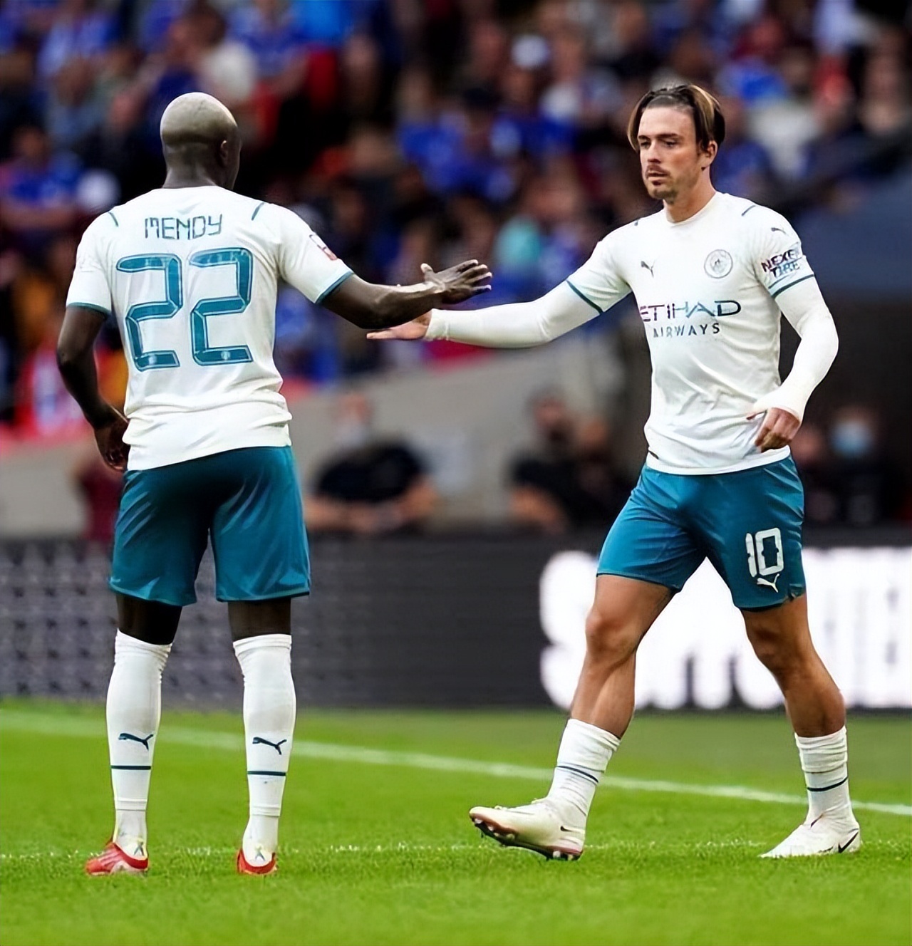 「早报」血染赛场+手球送点！不服输的C罗输给岁月