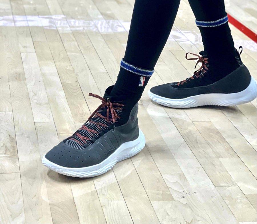 NBA球员上脚：德罗赞穿Kobe1，库里的Curry4有意思