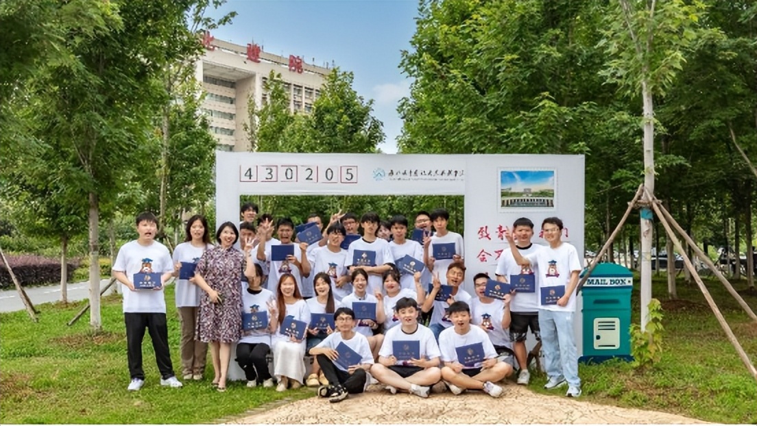 湖北工程职业学院2023毕业典礼,奔赴下一场山海的配图