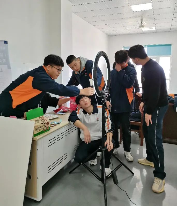 德清职业中专学校“新媒体+电商直播岗位实战课程培训班”汇报会