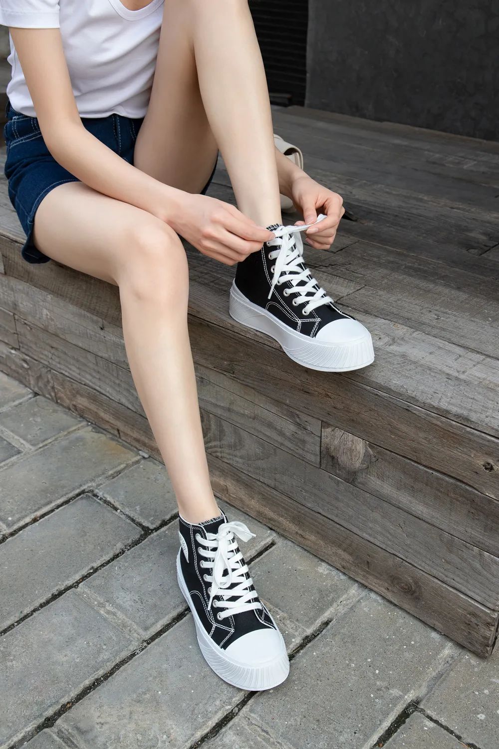 帆布鞋穿搭显瘦,时尚帆布鞋休闲百搭时髦又减龄