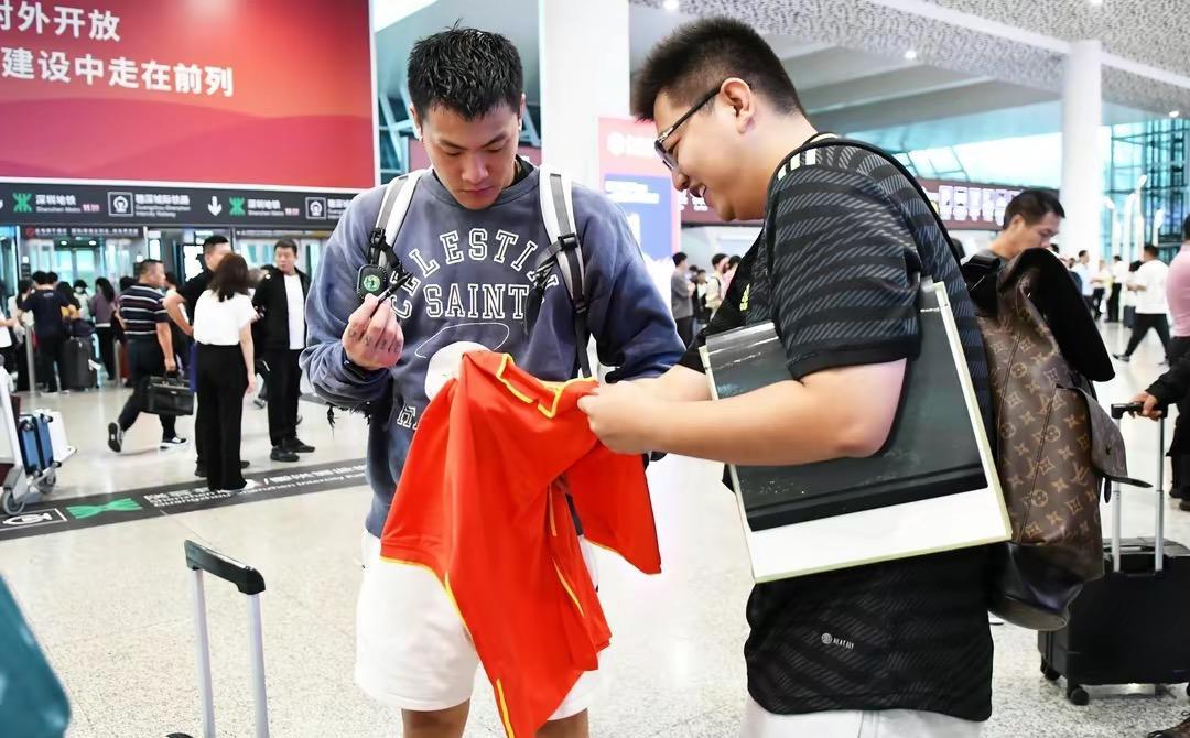 国足派对,国足进世界杯全国狂欢场面视频