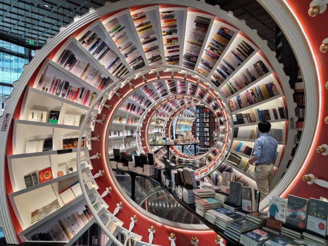 乐深度：宇宙级网红，都有一条大金链子