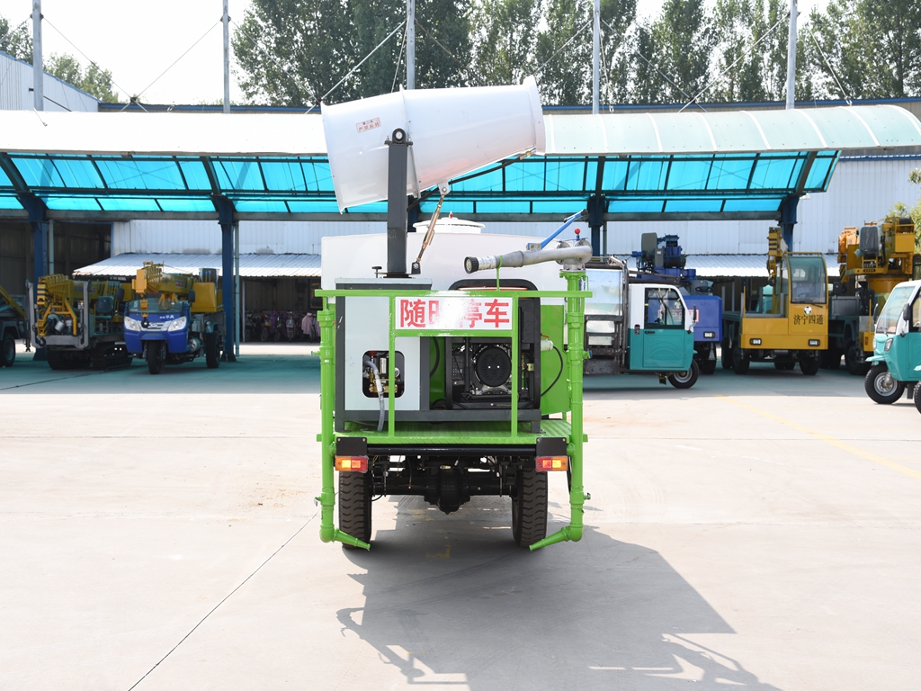 洒水车厂家推荐,5吨洒水车厂家现车