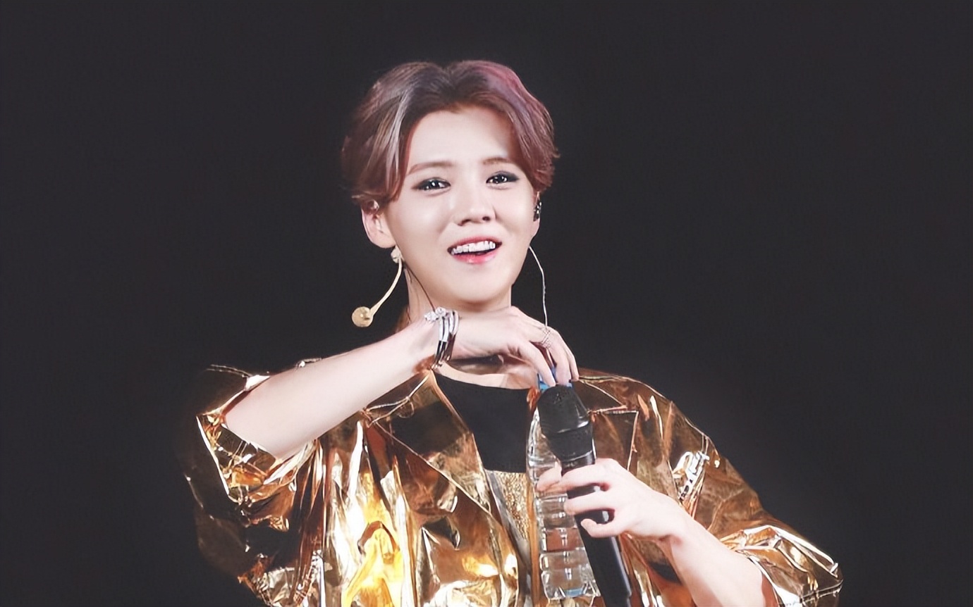 鹿晗解说欧洲杯曼联,曼联铁粉鹿晗