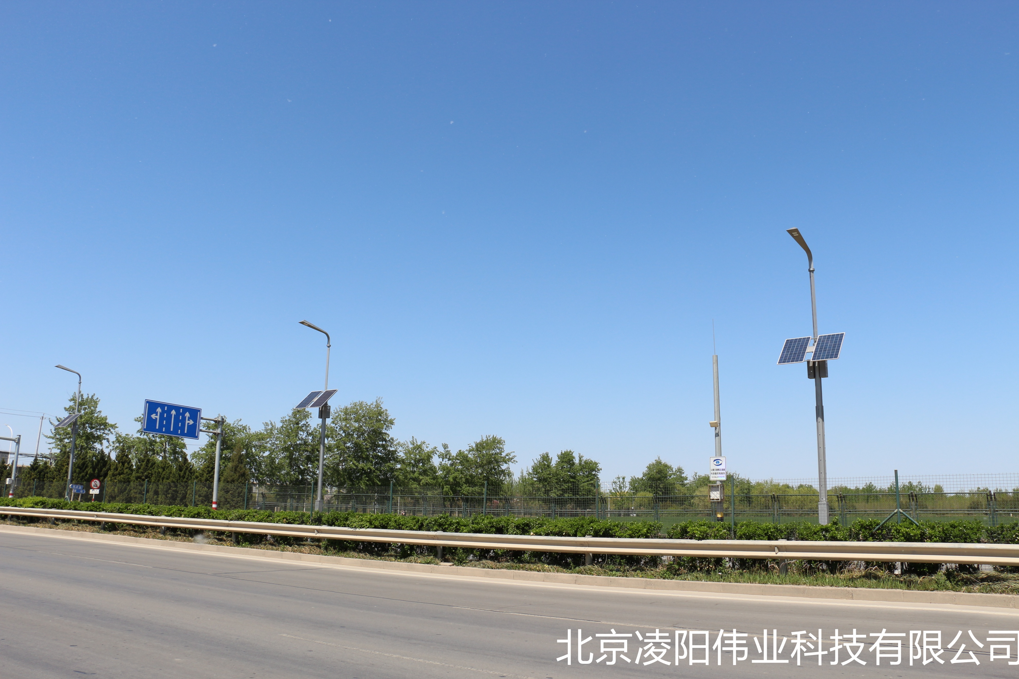 新型太阳能路灯展示,太阳能新路灯视频