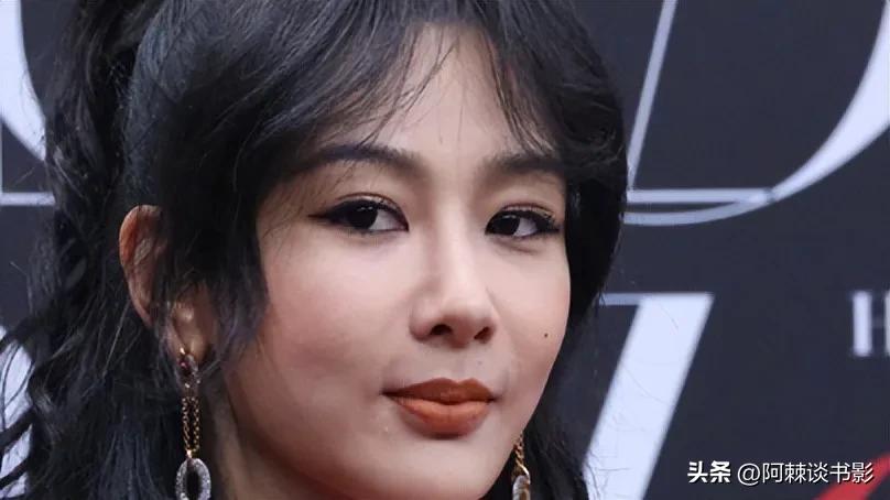 杨紫时尚芭莎上了几个热搜,杨紫芭莎造型被吐槽